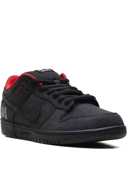 Nike SB Dunk Low x Supreme 'Black/Red'
