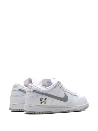 Nike SB Dunk Low x Supreme – White/Grey