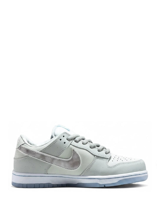 Nike SB Dunk Low "Metallic Silver & Grey"