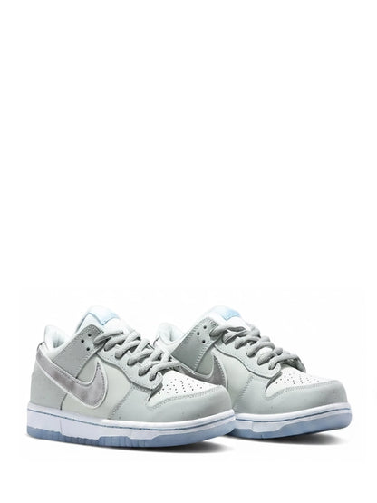 Nike SB Dunk Low "Metallic Silver & Grey"