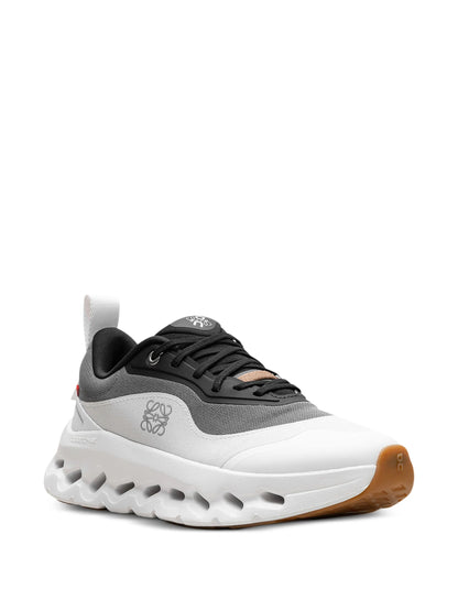 On Cloudtilt - Sleek Comfort & Performance