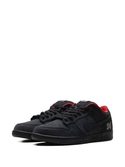 Nike SB Dunk Low x Supreme 'Black/Red'