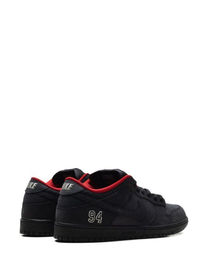 Nike SB Dunk Low x Supreme 'Black/Red'