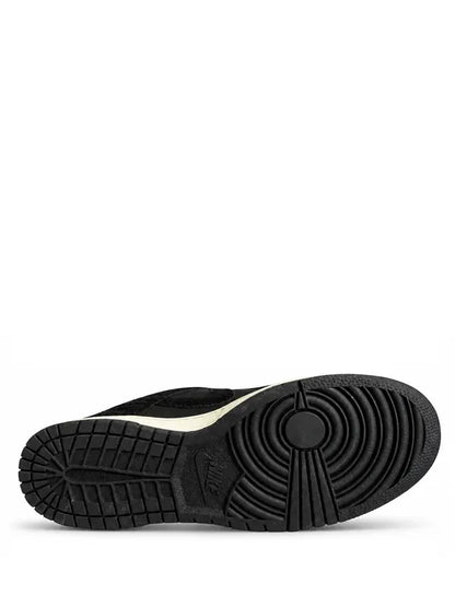 Nike SB Dunk Low Premium - Off-Noir / Black Suede